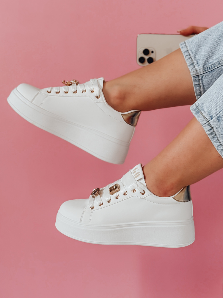 Teniși de damă pe platforma SOLICIA