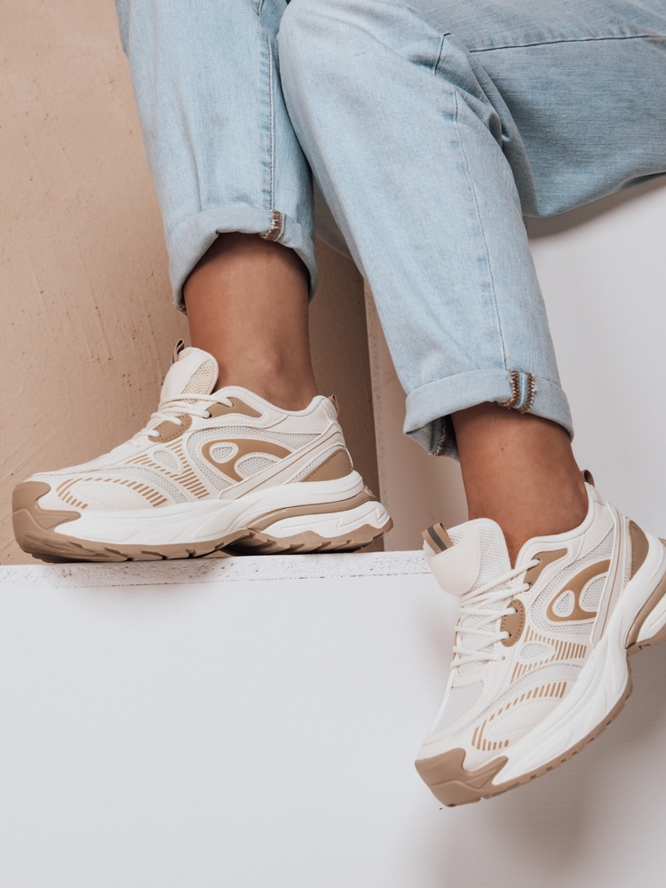 Teniși sport pentru femei pe platforma AIRBOOS