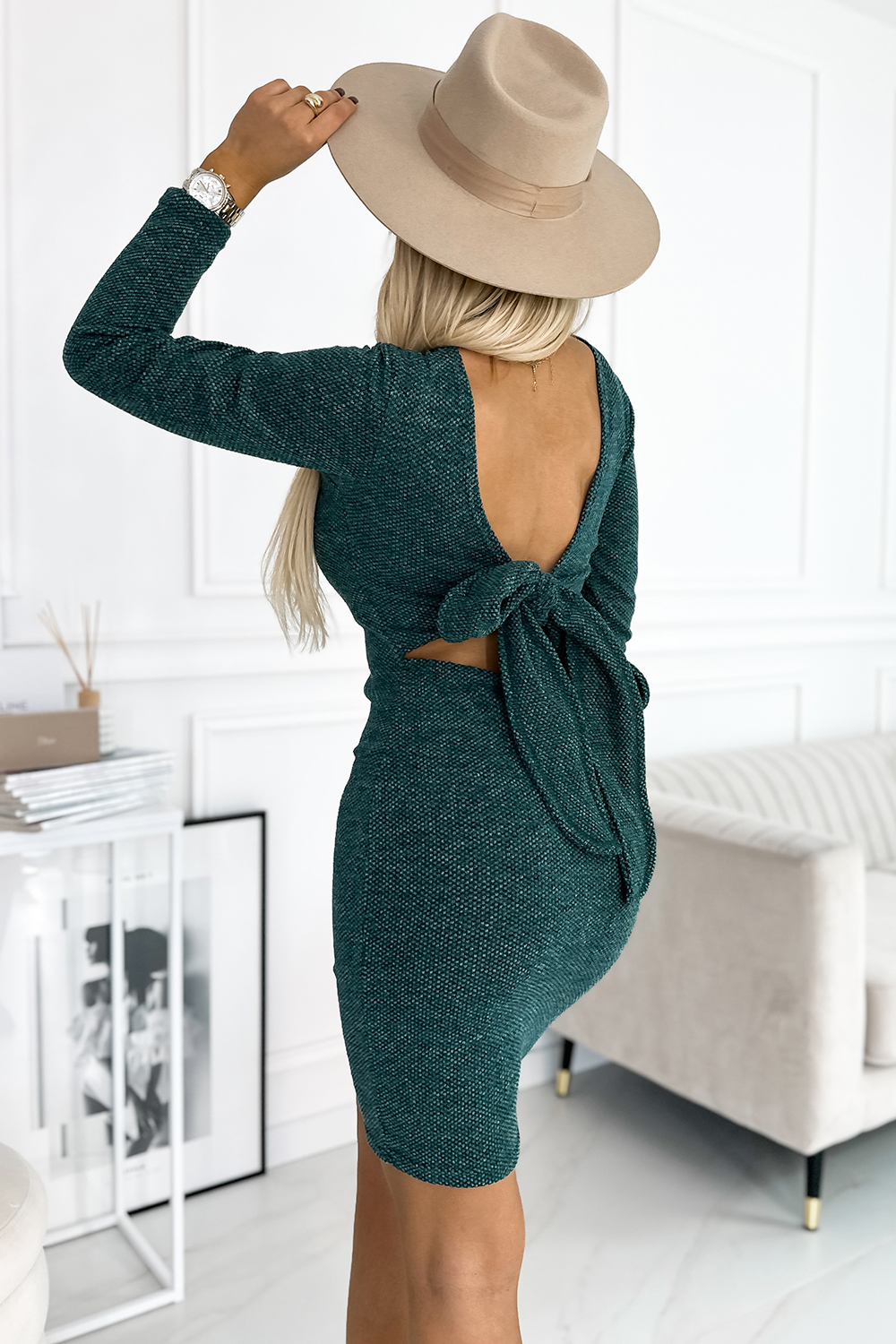 518-1 Comfortable sweater dress with a bow on the back - green