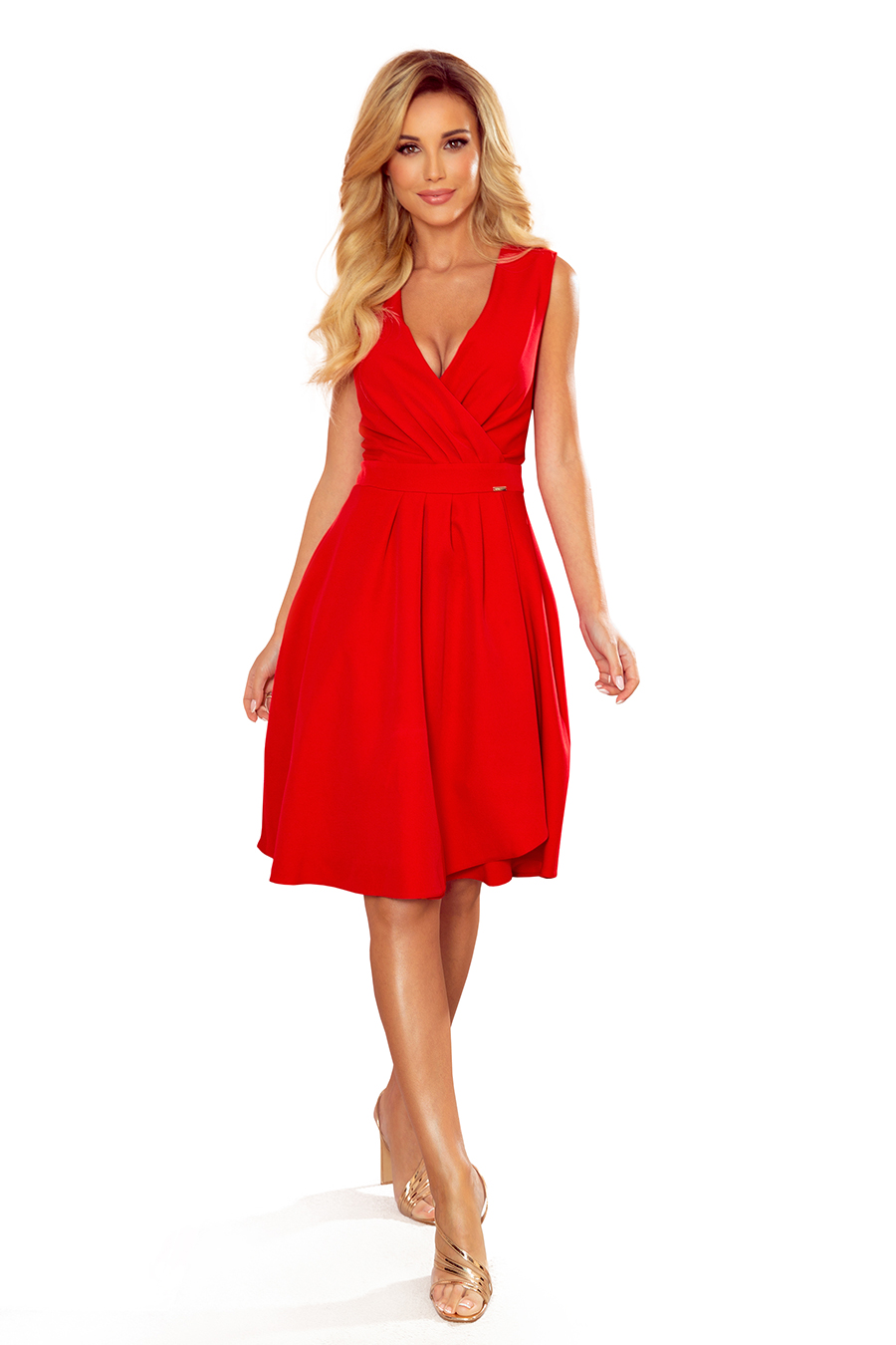 Elegant dress with a neckline and Numoco pleats