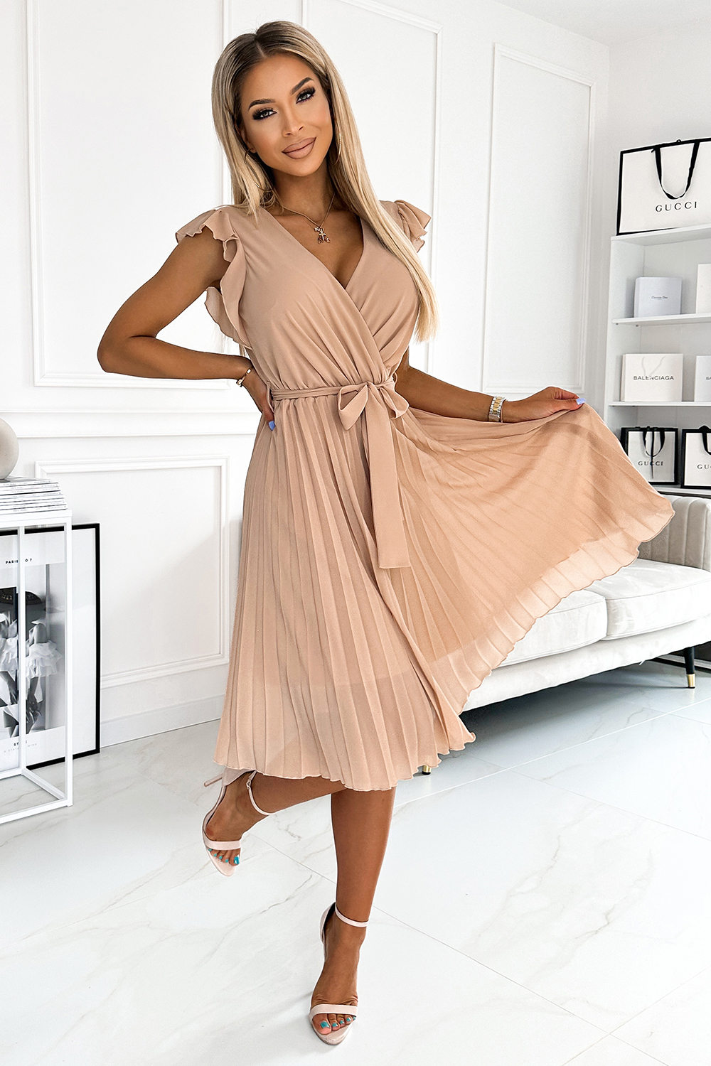 Numoco pleated dress with neckline and ruffles