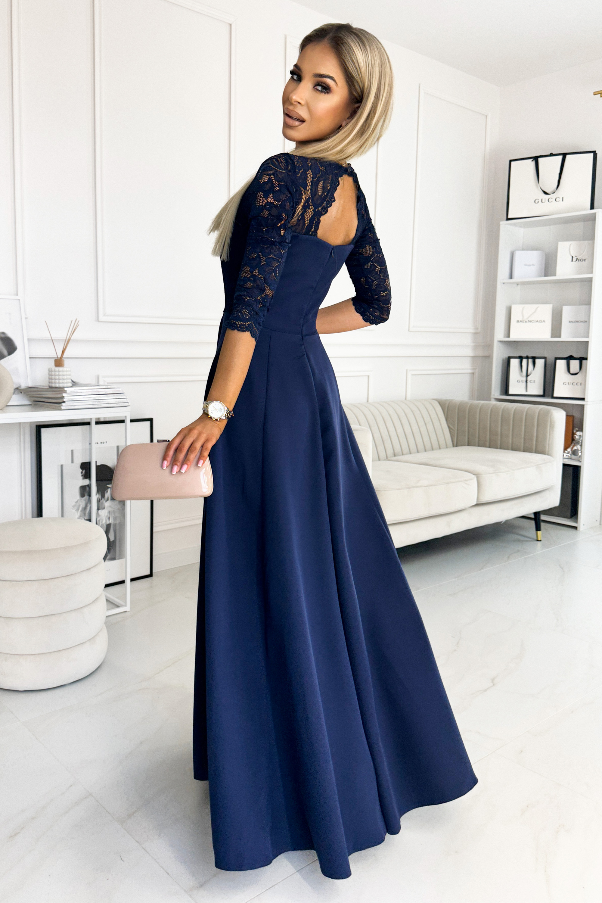 Elegant long dress with lace neckline Numoco