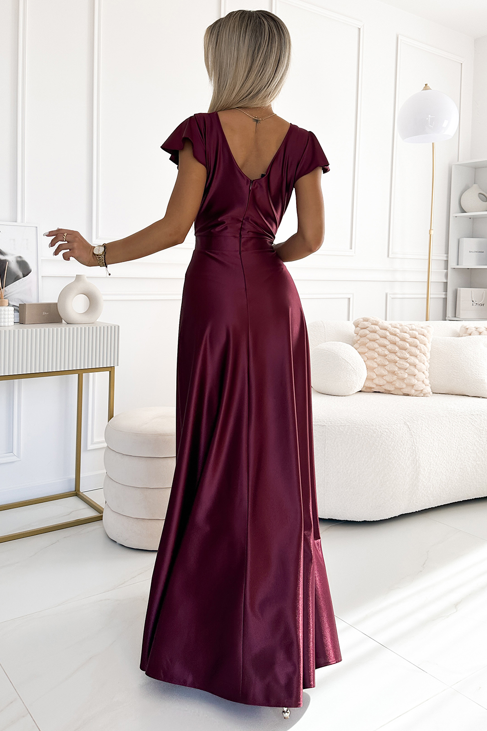 Women&#039;s glittery long dress with Numoco neckline