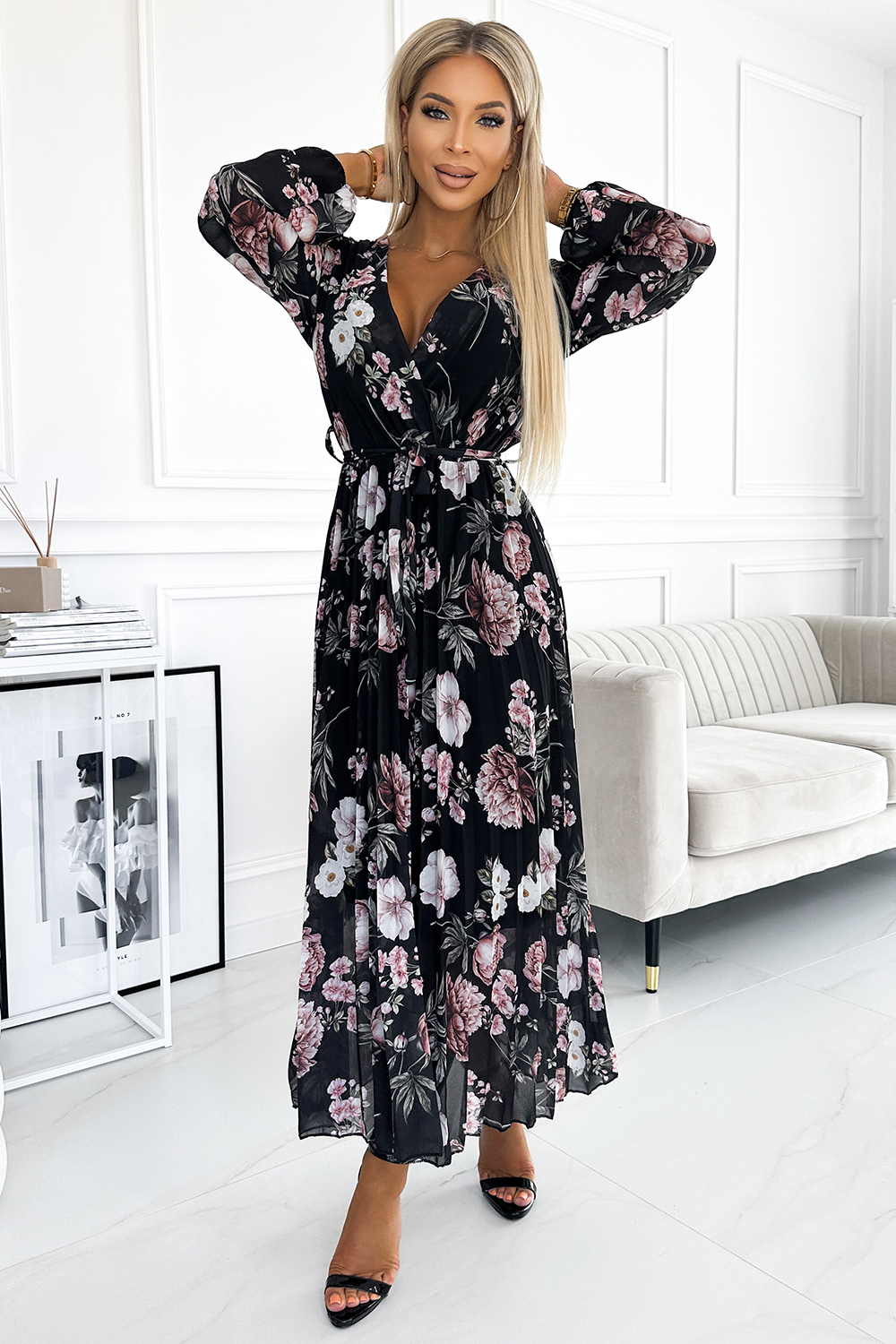 Pleated midi dress with neckline, long sleeves and tie at the waist Numoco