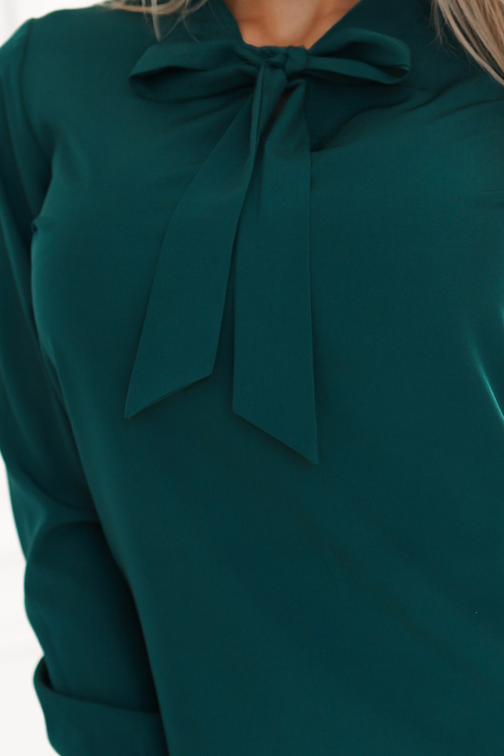 140-24 Business blouse from long distance and front - ZIELONA
