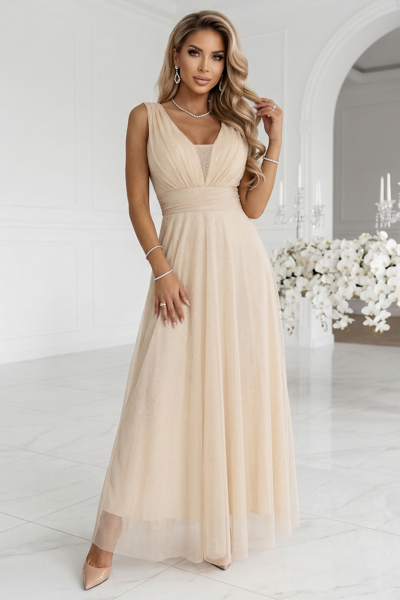 Макси рокля с брокатен блясък и деколте