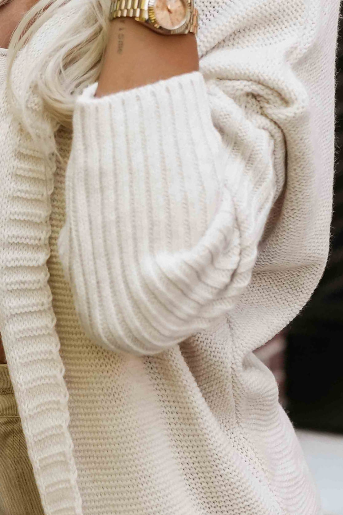 629-1 Comfortable oversized cardigan with a hood and a stylish patch - beige