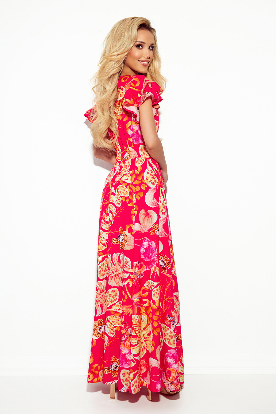 Long dress with neckline and frills Numoco