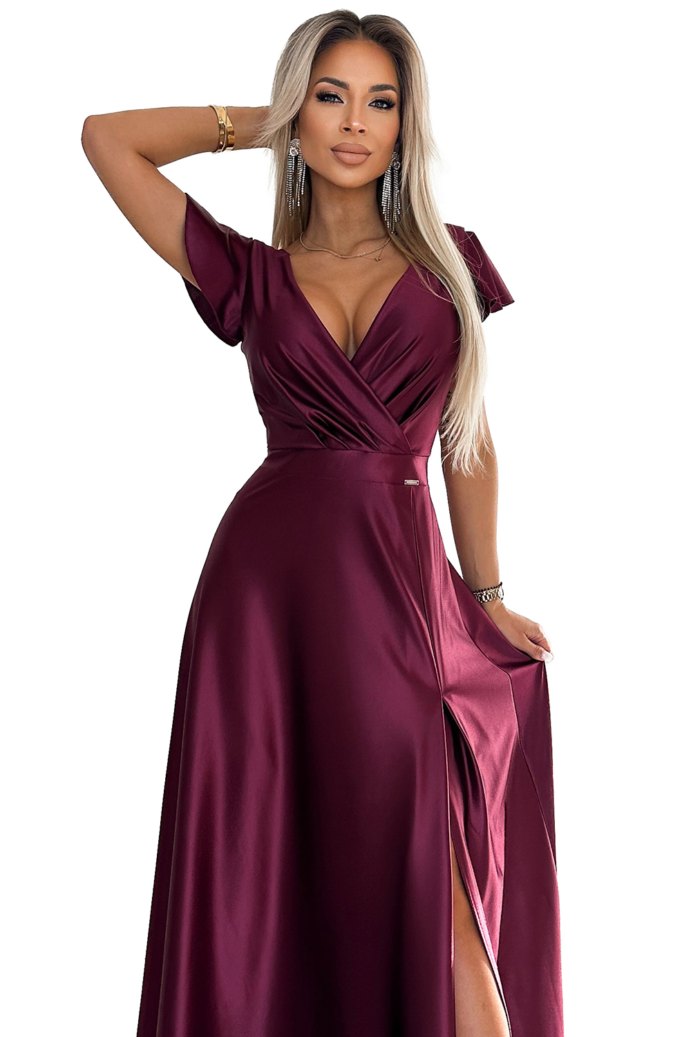 Women&#039;s glittery long dress with Numoco neckline