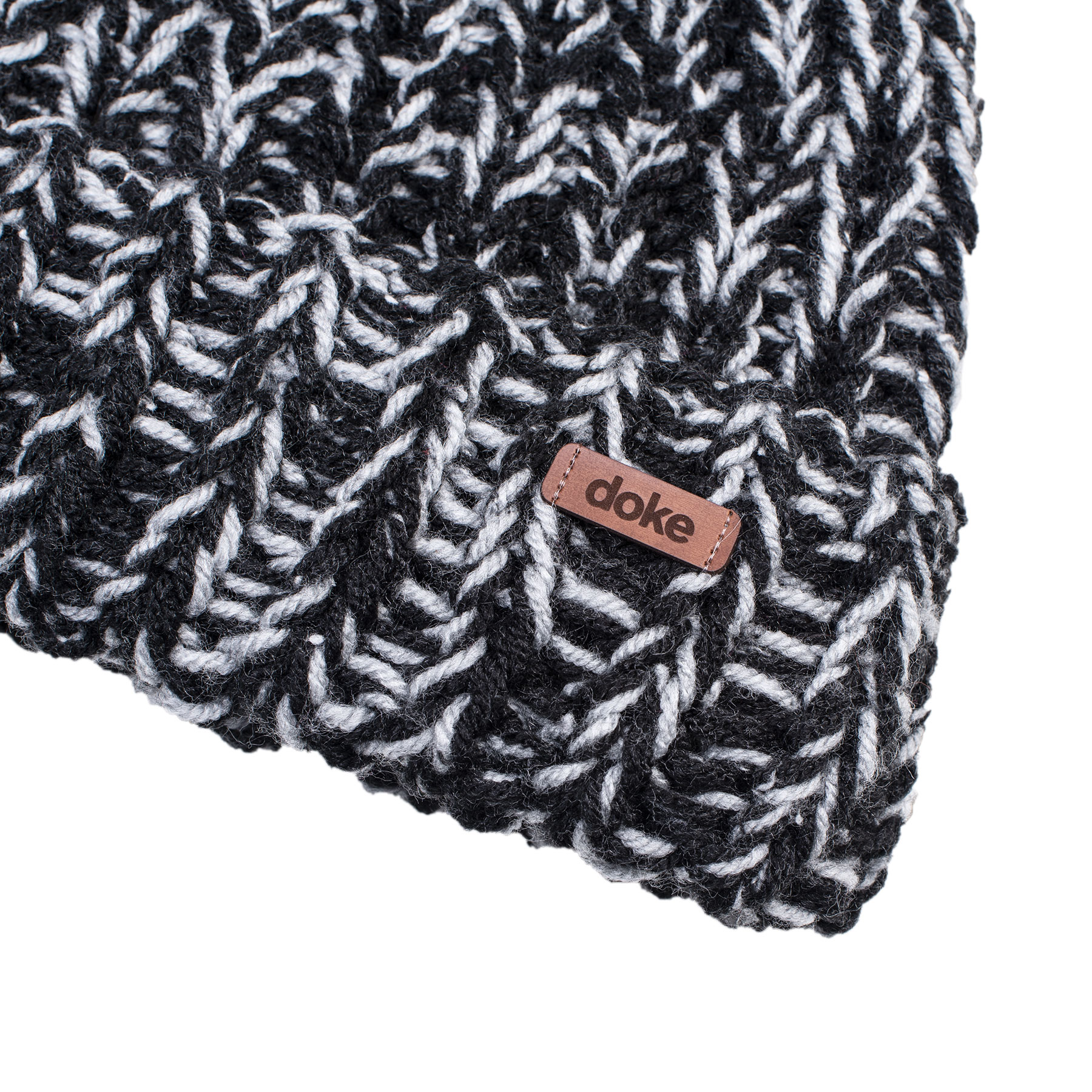 Capac tricotat cu pompom DOKE