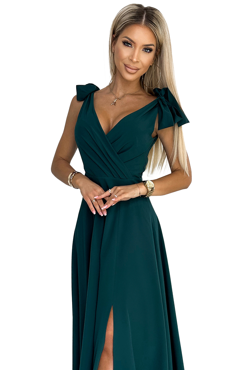 Long dress with neckline and tie at the shoulders Numoco
