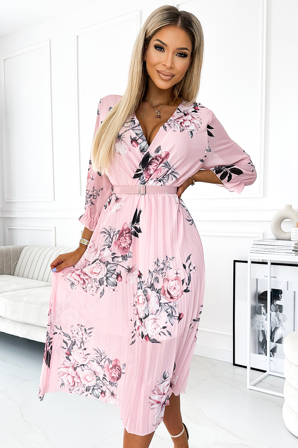 Pleated midi dress with a neckline and belt Numoco