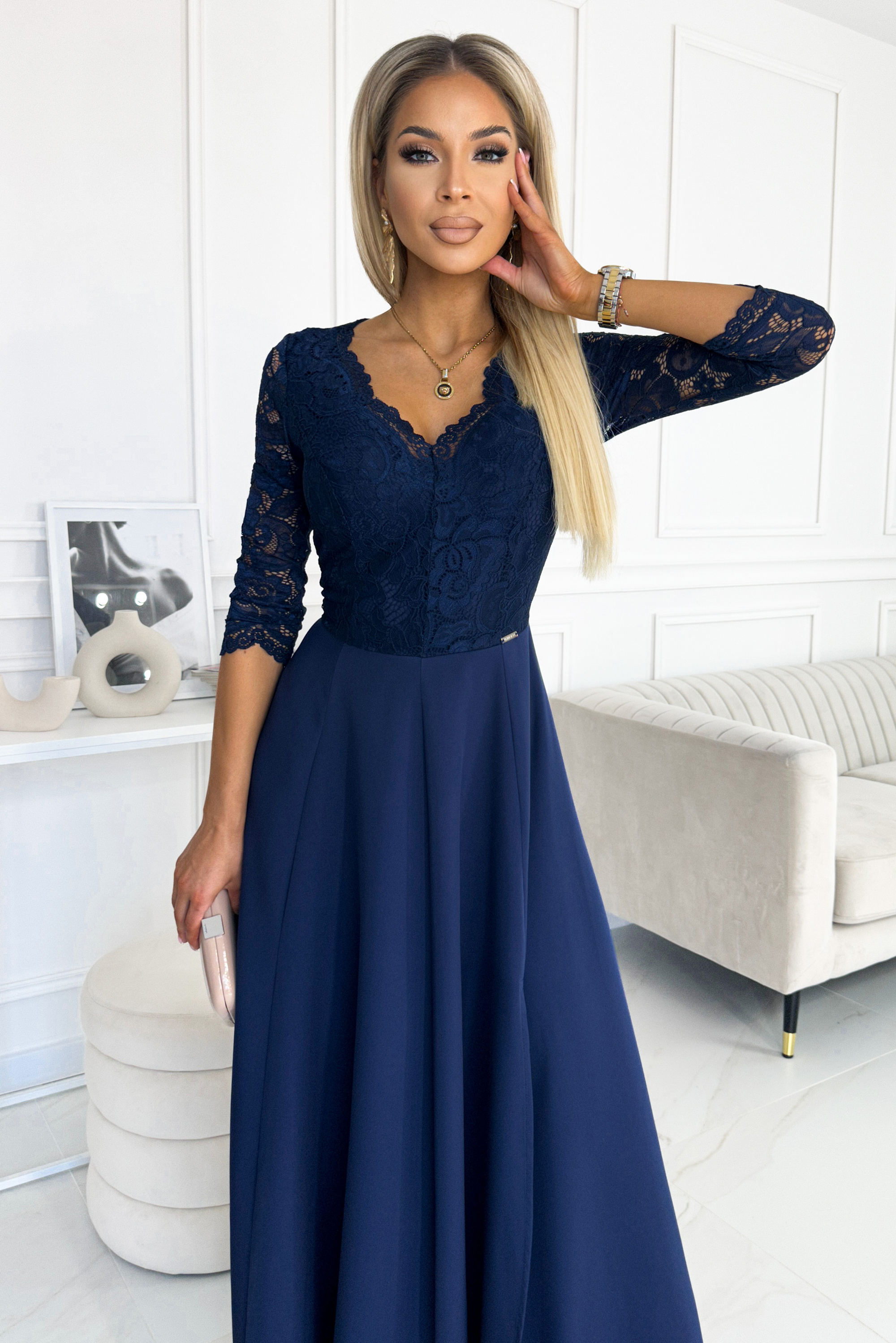 Elegant long dress with lace neckline Numoco