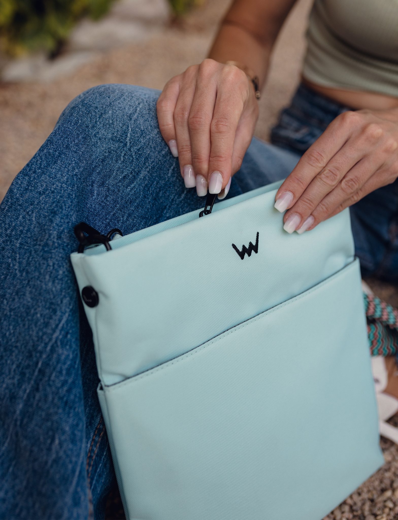 VUCH Smokie Resistant Mint Handbag