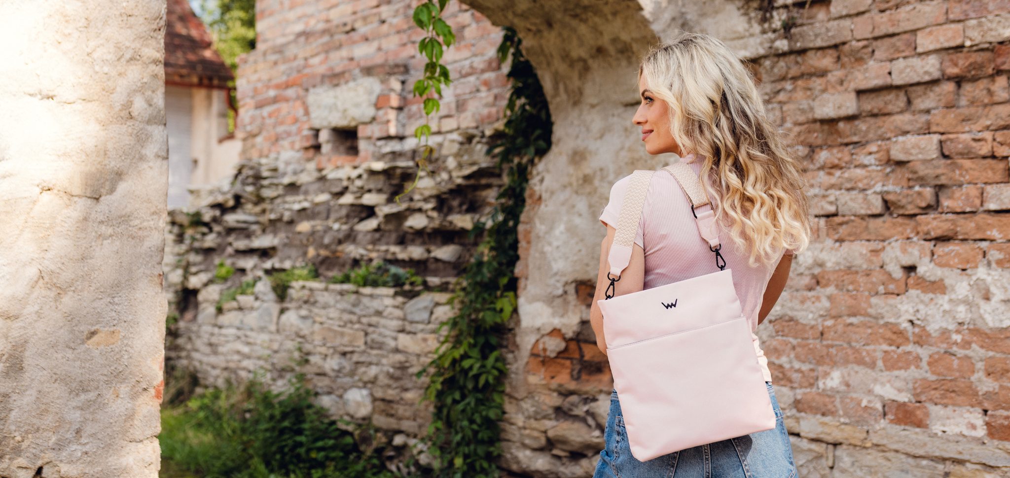 VUCH Smokie Resistant Creme Handbag