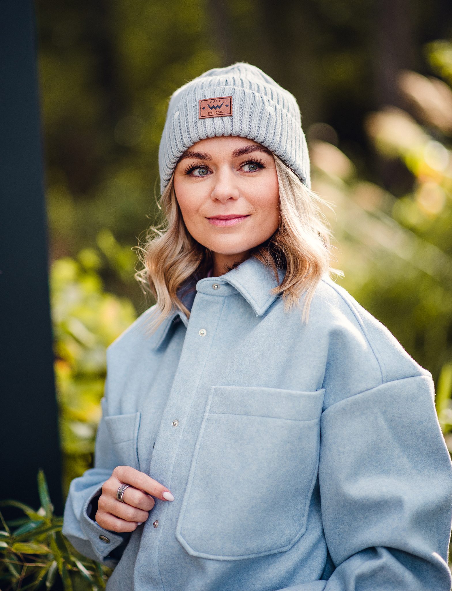 Căciulă gri tricotată cu buline