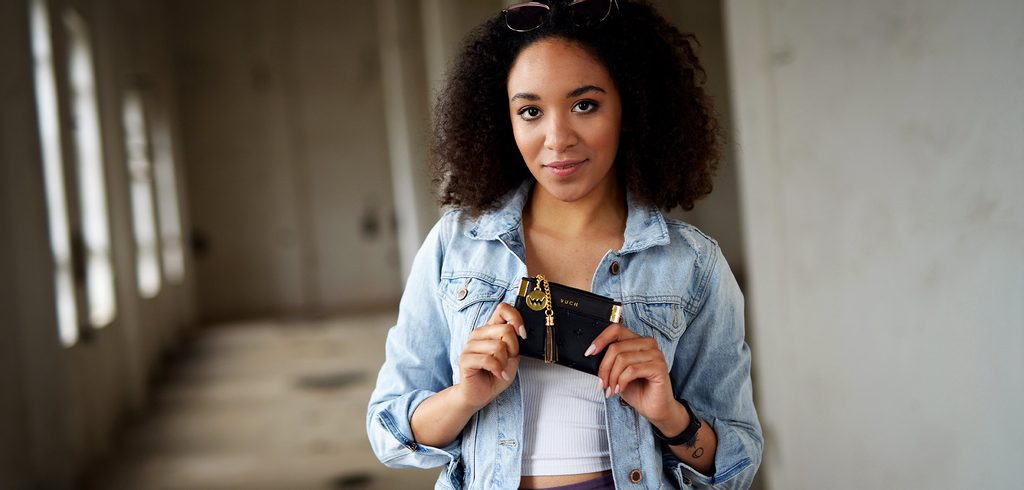 Portofel dama, VUCH Shuri