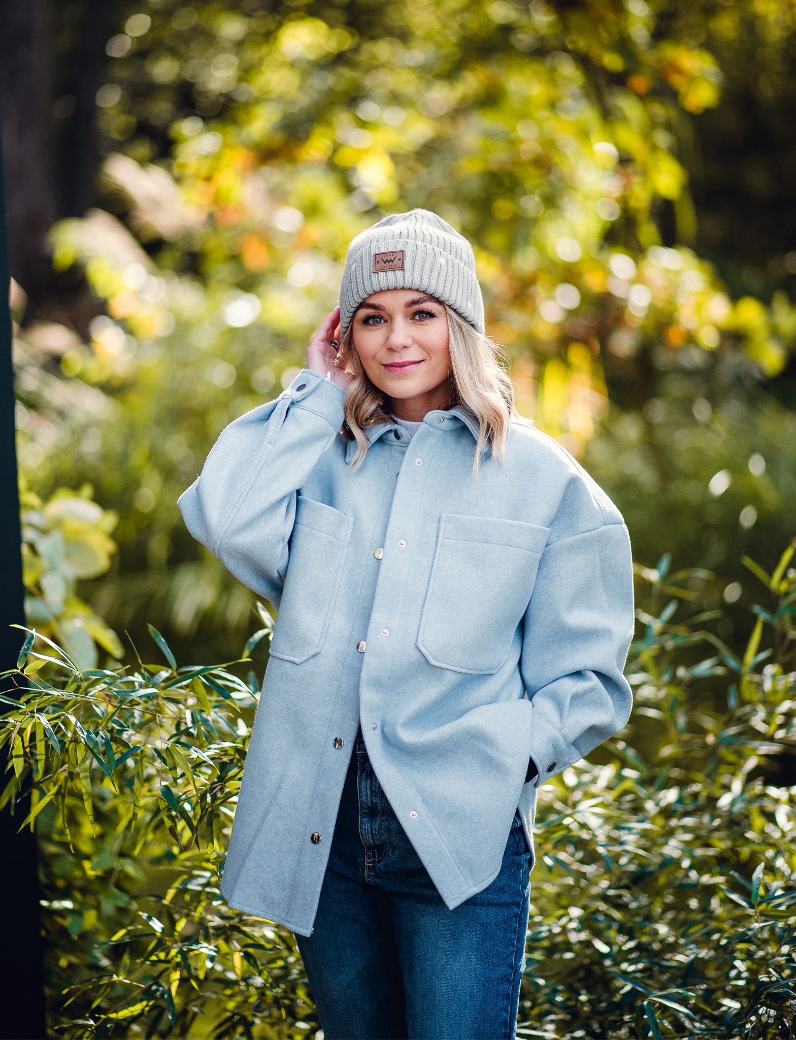 Căciulă gri tricotată cu buline