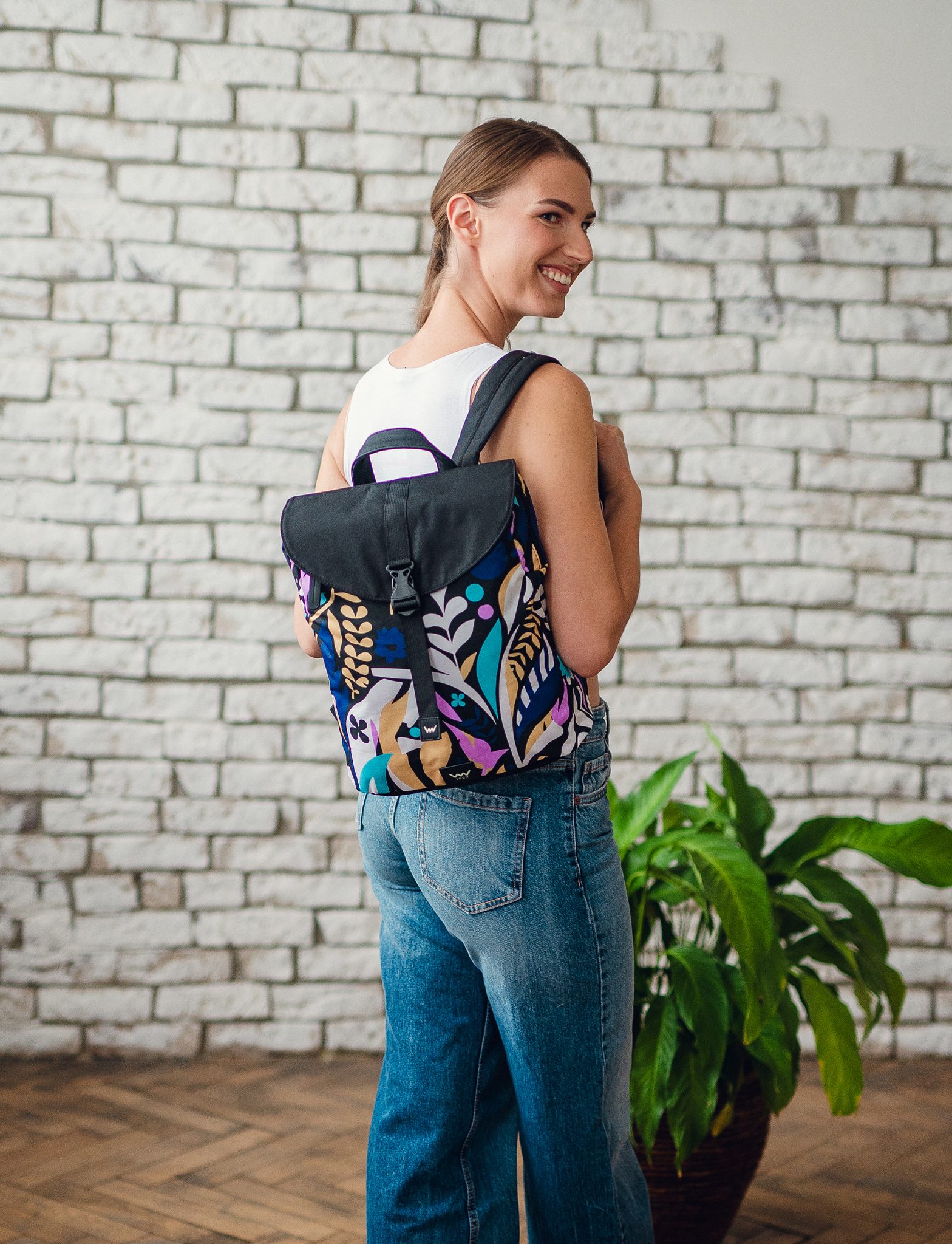 VUCH Corbin Waves Garden city backpack