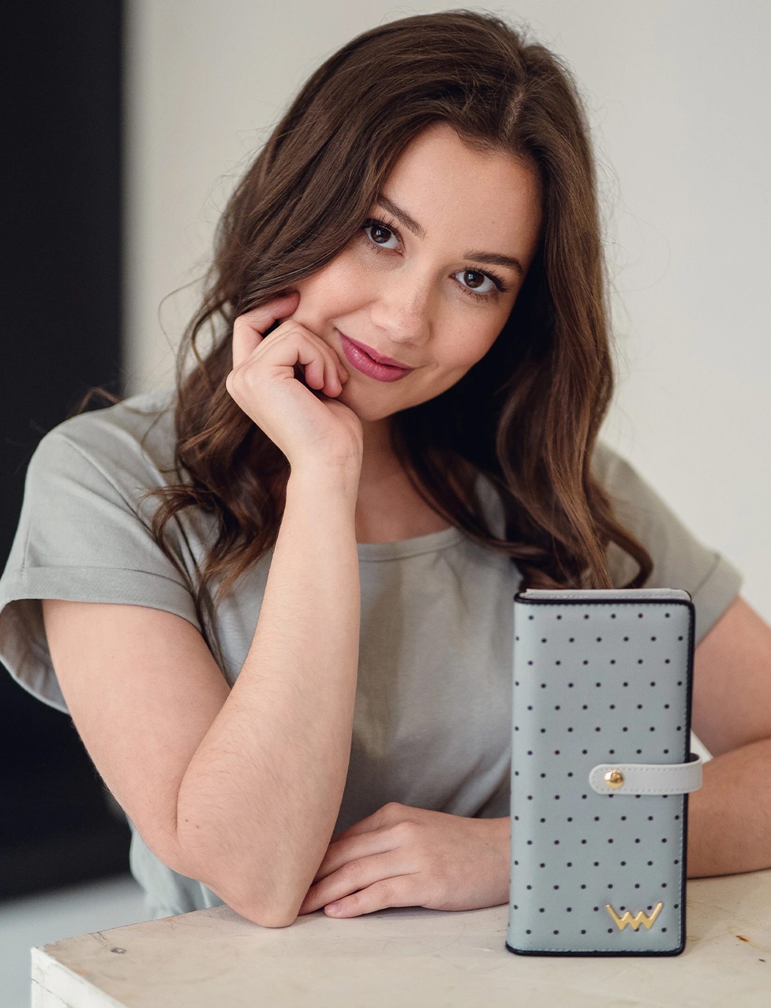 Portofel gri cu buline