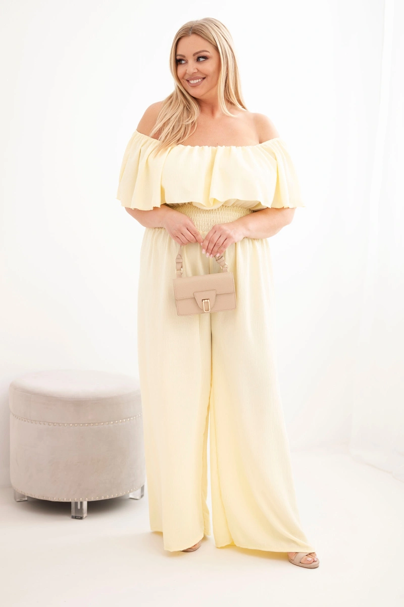 Жълт гащеризон с големи размери и открити рамене