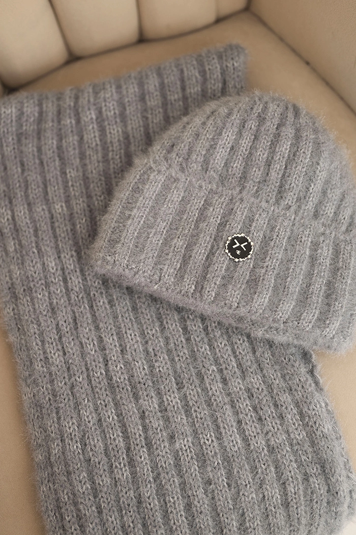Kesi Women&#039;s set hat and long scarf made of soft yarn gray