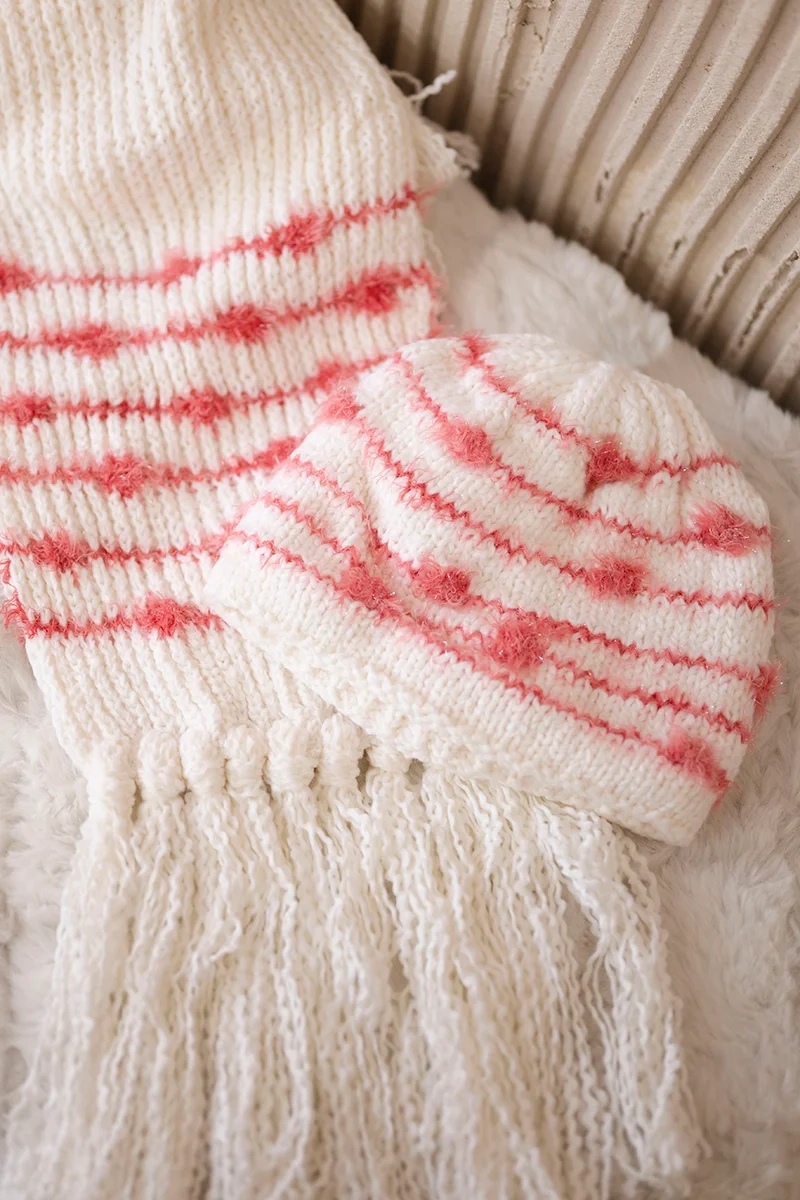 Women&#039;s set with scarf Anika K304 ecru + raspberry