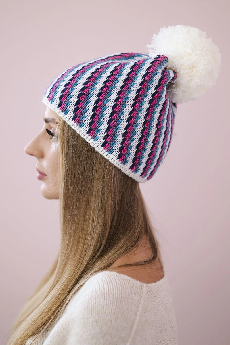 Kesi Cap with a pompom Hanna K328 white+jeans