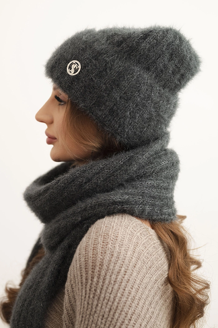 Kesi Women&#039;s set hat and long scarf made of soft yarn graphite