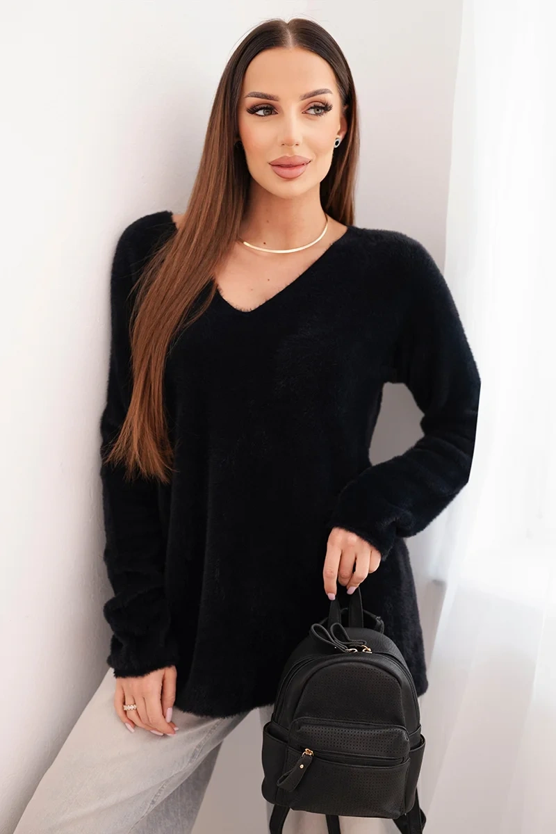 Kesi Włoski Women's sweater with wool and a V-neck black
