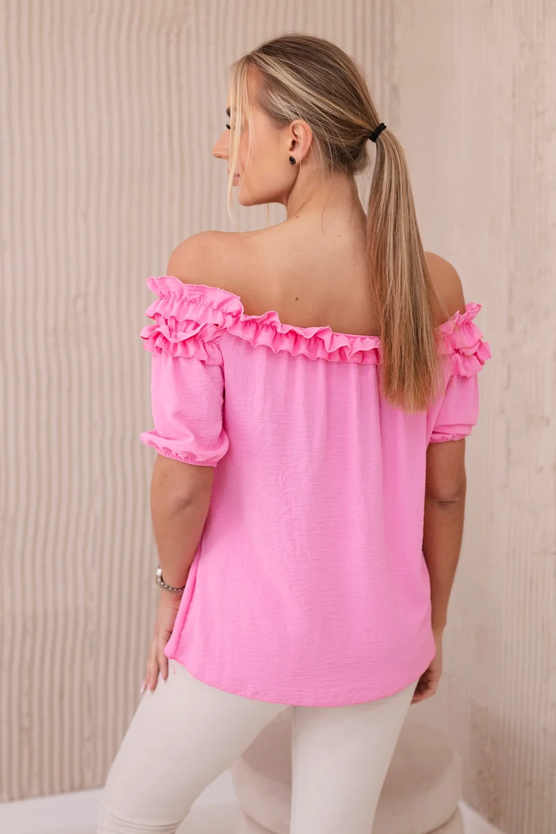 Spanish blouse with a small ruffle of light pink color