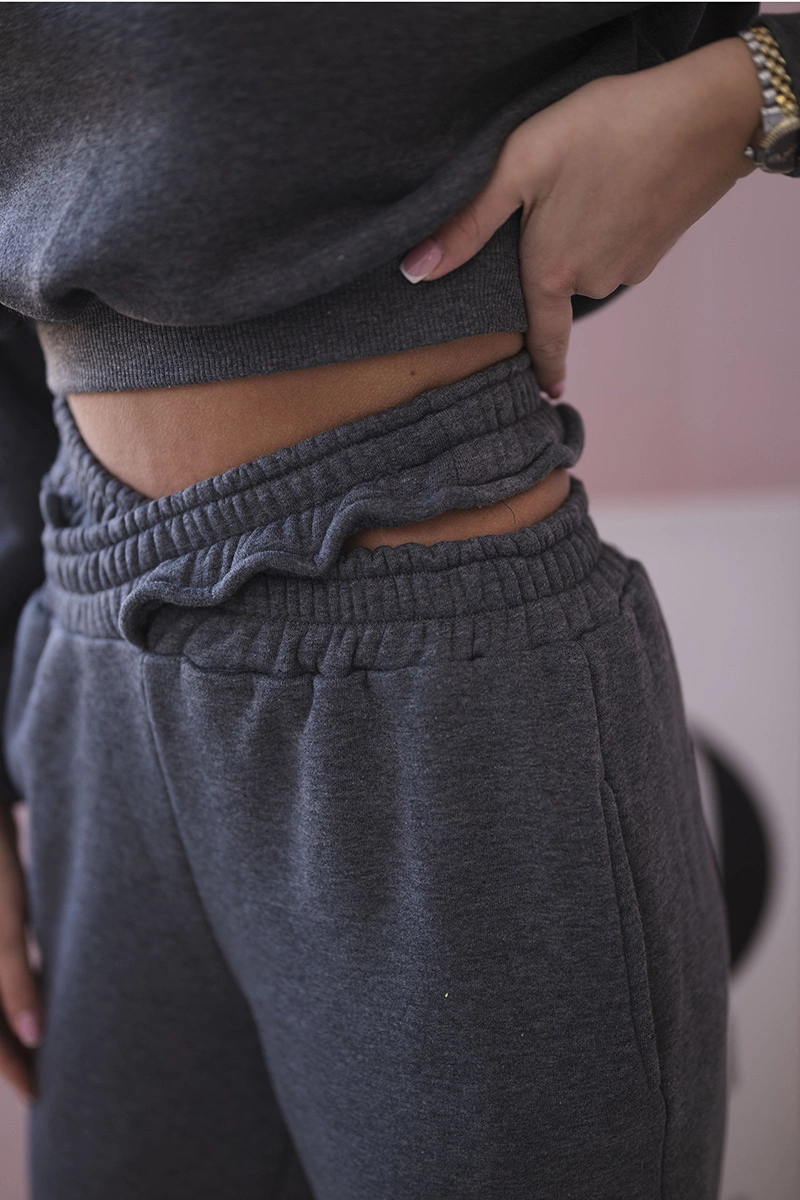 Insulated set with short sweatshirt made of graphite