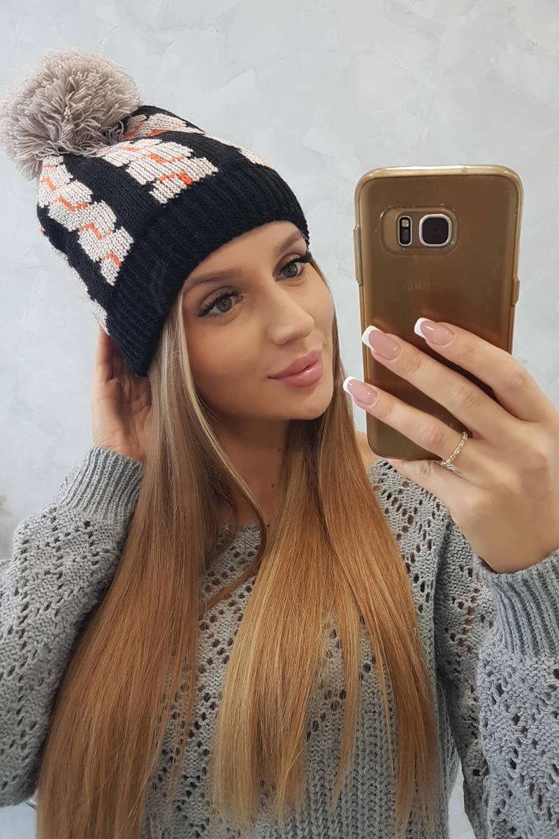 Kesi Cap with a pompom Rozalia K323 beige+black