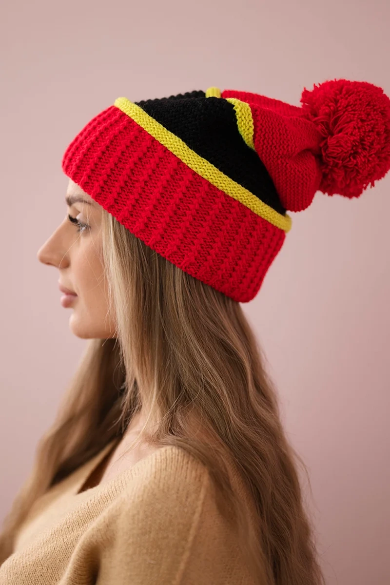Women&#039;s cap Kinga K297 red + kiwi + black