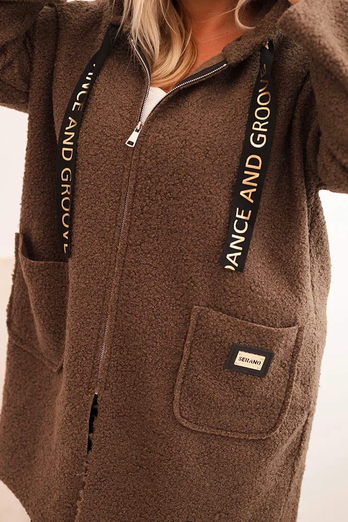 Kesi Włoski Plus Size women's coat made of faux shearling with a hood and pockets brown