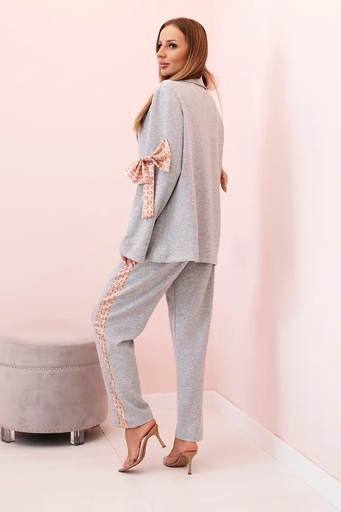 Kesi Włoski Women&#039;s set with viscose – blazer with lapels and trousers with a stripe gray