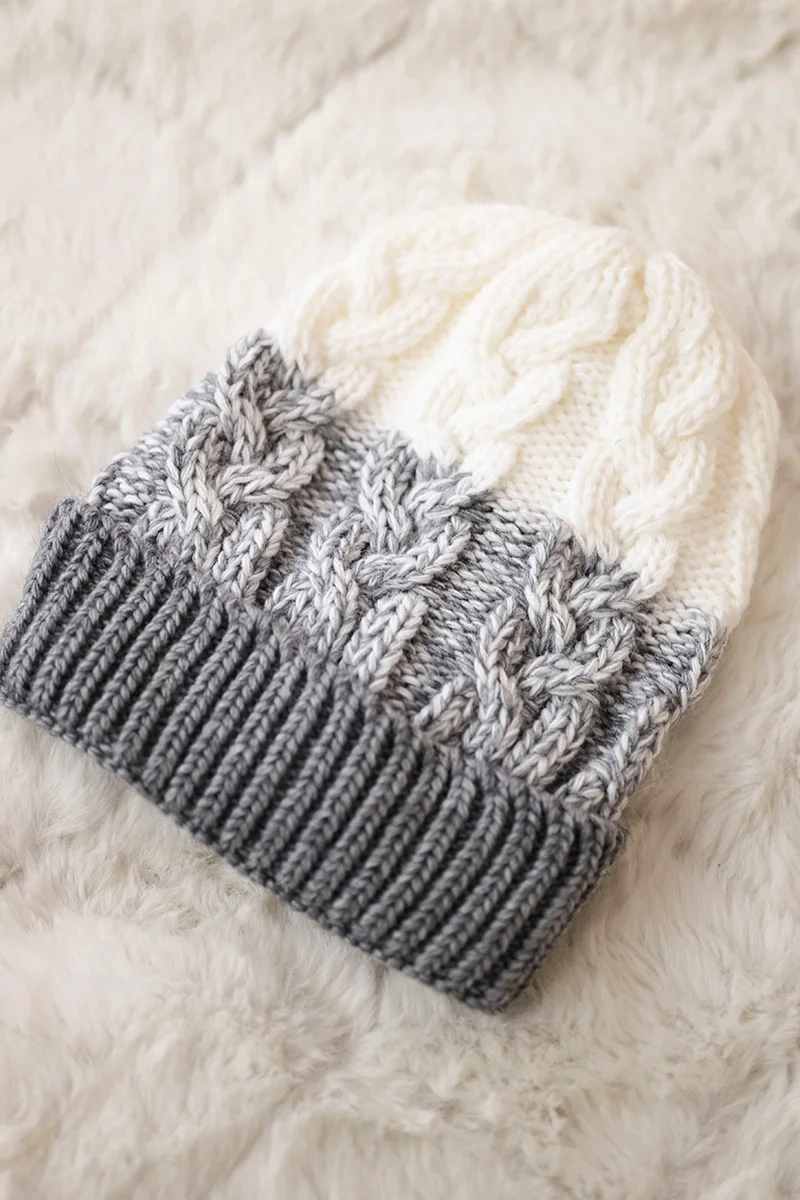 Women&#039;s cap Samara K346 gray+white