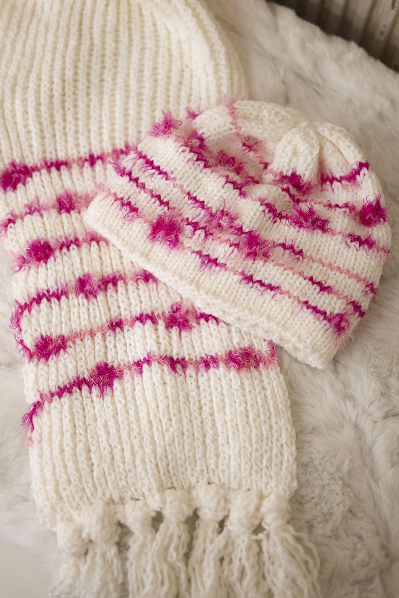 Women's set with scarf Anika K304 ecru + fuchsia