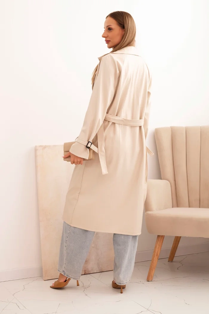 Kesi Włoski Women's eco-leather trench coat with a classic collar and a tied belt beige