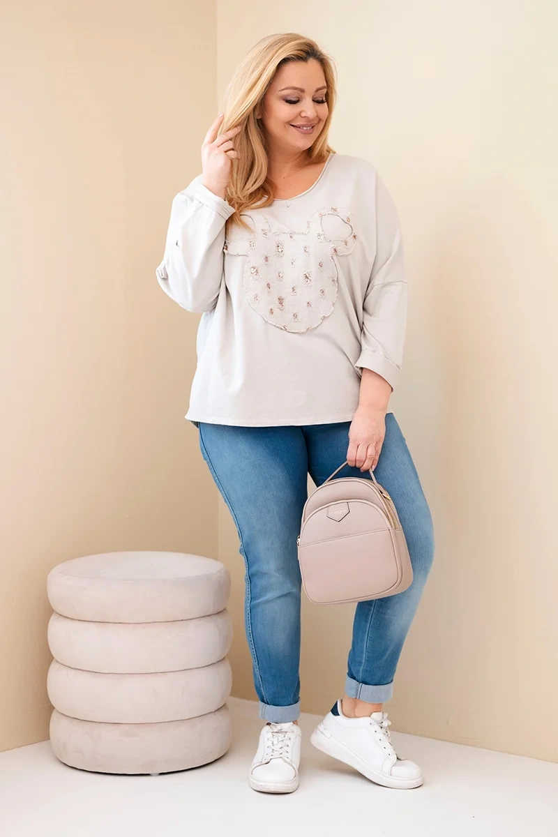 Plus size dámska blúzka s V-výstrihom béžová