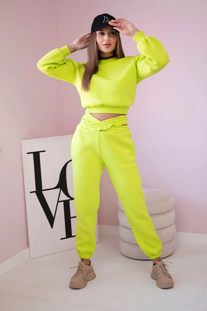 Insulated set with a short pistachio sweatshirt