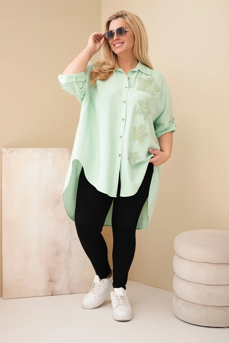 Plus size košeľa s kvetinovou výšivkou