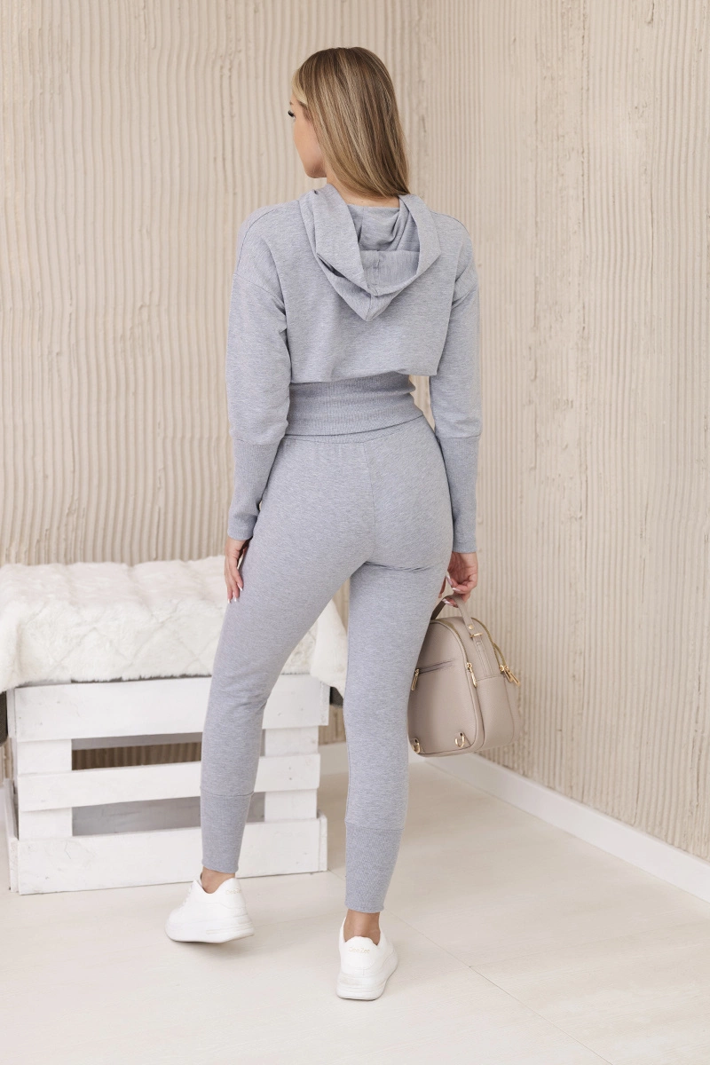Set with wide cuffs in gray color