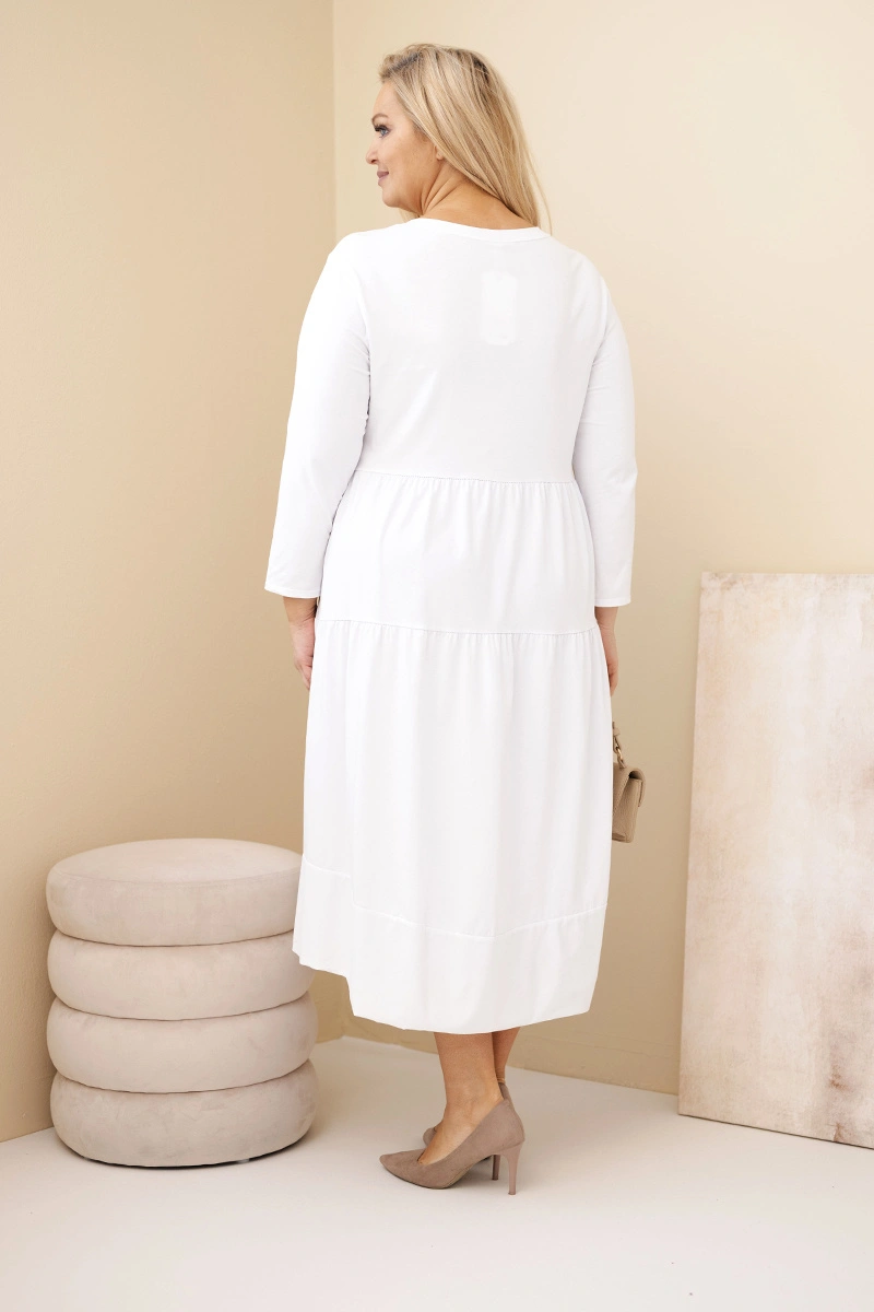 Plus size šaty s volánmi a vyhrnutými rukávmi