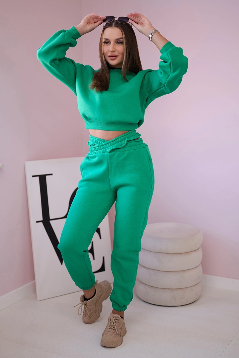 Insulated set with a short sweatshirt in green color