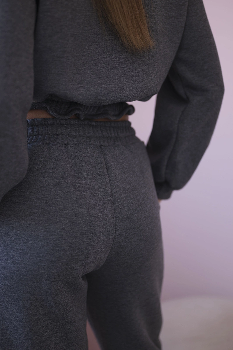 Insulated set with short sweatshirt made of graphite