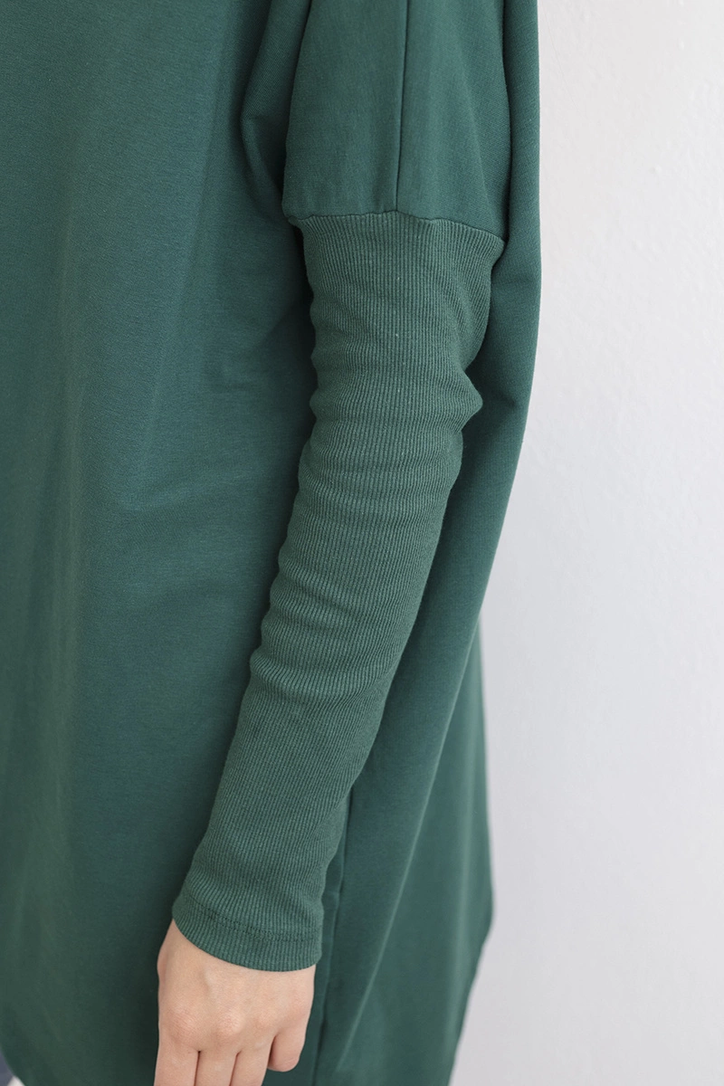 Oversized sweatshirt with asymmetrical sides in green