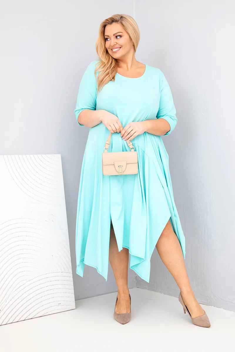 Plus size dámské šaty s asymetrickým lemem