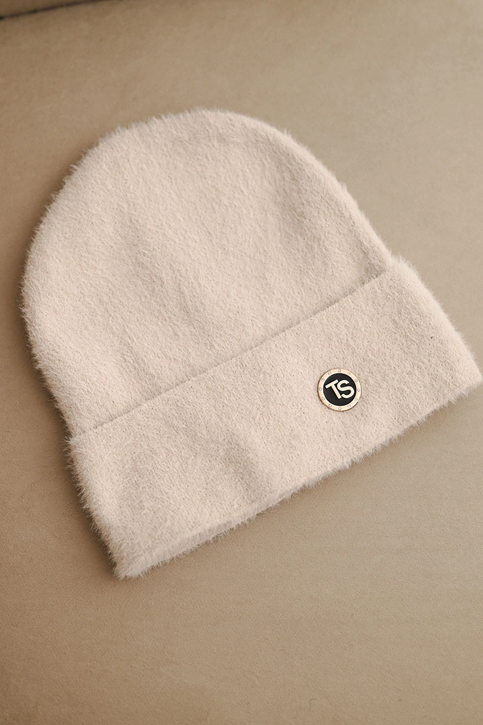 Polski Soft women&#039;s alpaca cap with a decorative plate dark beige