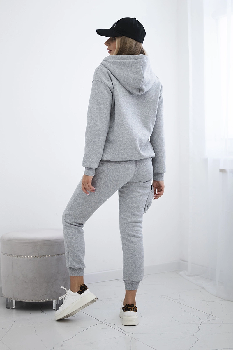 Insulated set with decorative pocket in gray color